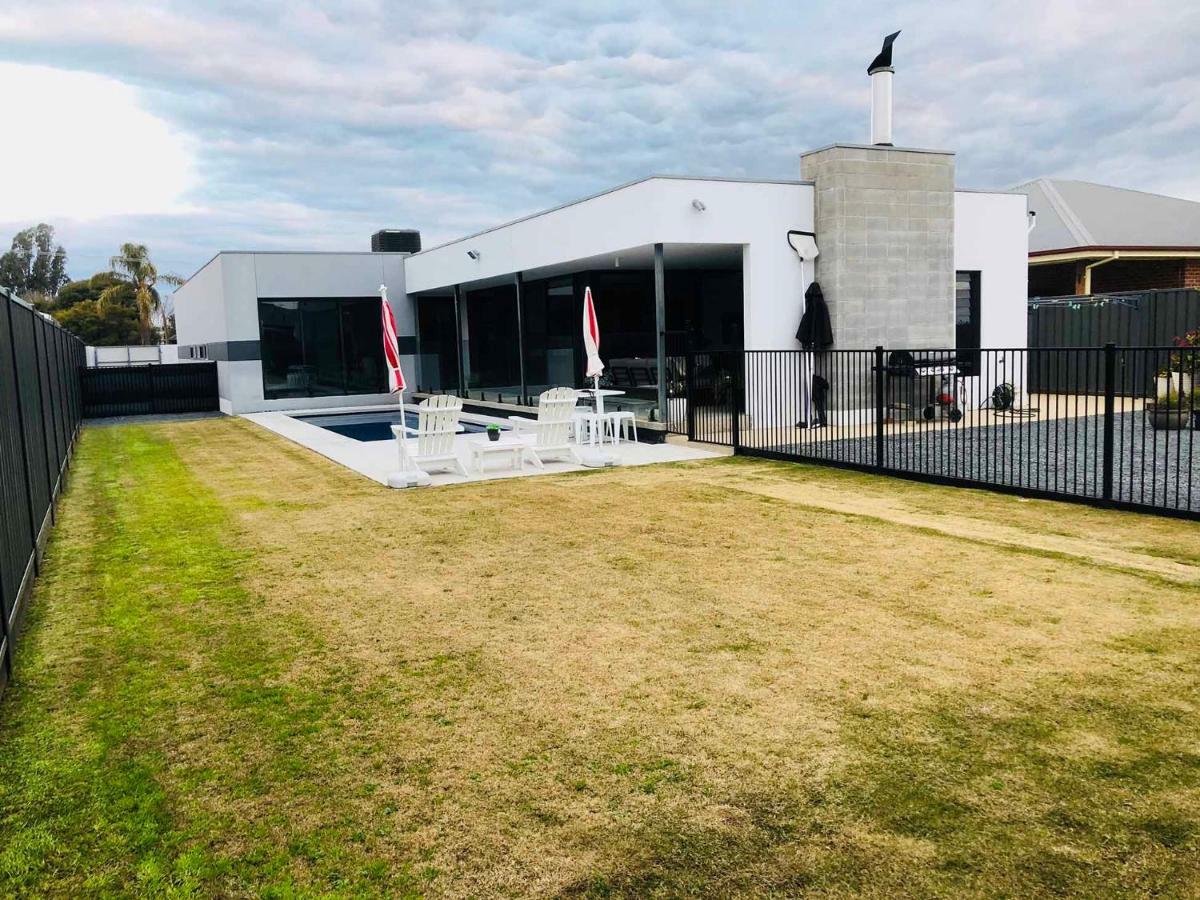 The Sinatra Holiday House - Couples Retreat Mulwala Exterior foto